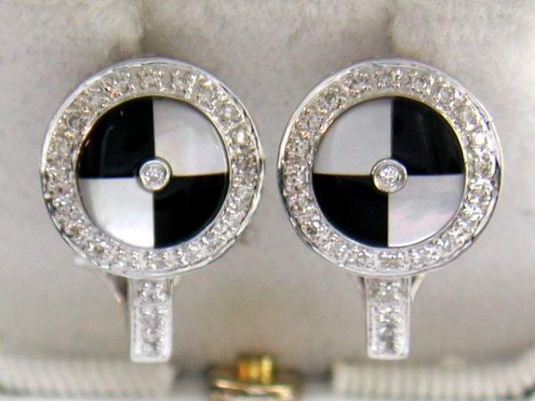 14K WHITE GOLD MOTHER OF PEARL & ONYX EARRINGS WITH ROUND, FULL CUT DIAMONDS THAT WEIGH A TOTAL OF 0.19 CARATS. TOTAL WEIGHT: 5.2 GRAMS.