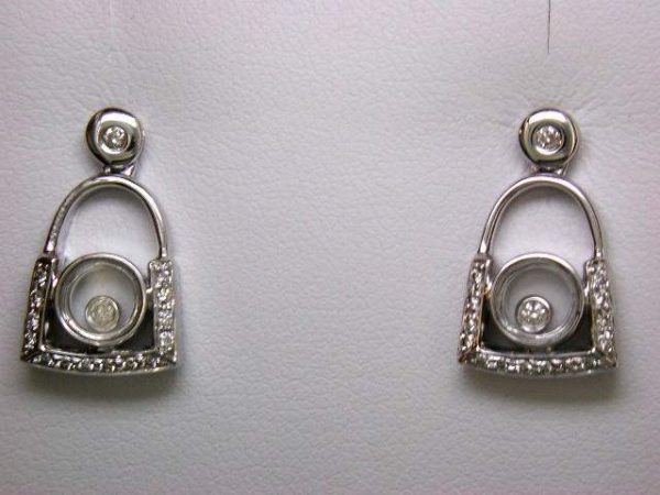 14K WHITE GOLD DIAMOND EARRINGS CONSISTING OF 32 ROUND DIAMONDS THAT WEIGH A TOTAL OF 0.21 CARATS. TOTAL WEIGHT: 5.2 GRAMS.