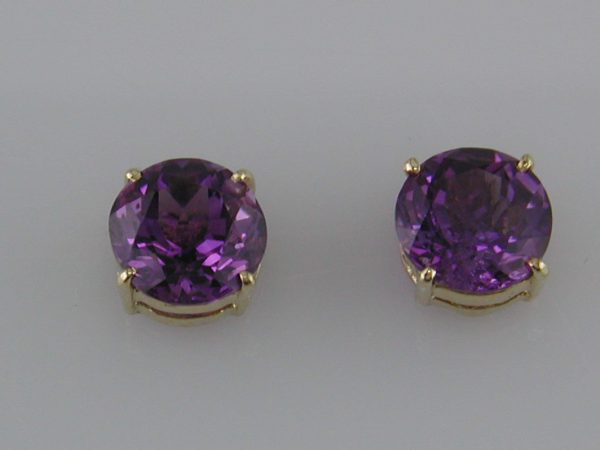 14k yellow gold amethyst stud earrings. 7mm.