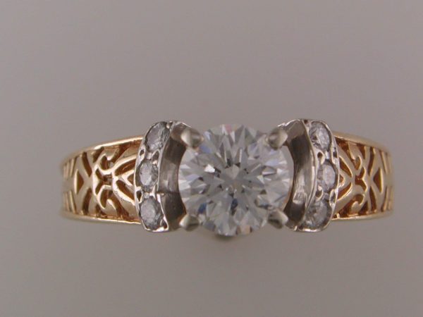 14K YELLOW GOLD DIAMOND ENGAGEMENT RING 1.OOCT CENTER .12CT SIDES. 3.2 GRAMS.