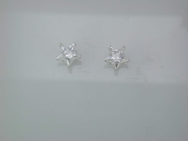 STERLING SILVER STAR CUBIC ZIRCONIA EARRINGS. 0.8 GRAMS.