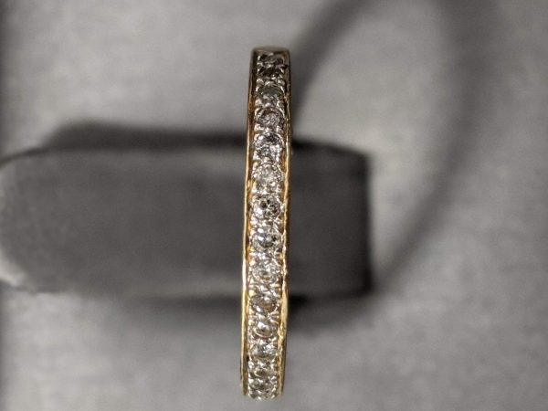 14K YELLOW GOLD AND COLORLESS DIAMOND HALF-ETERNITY BAND (20 PTS)(1.3 DWT)
