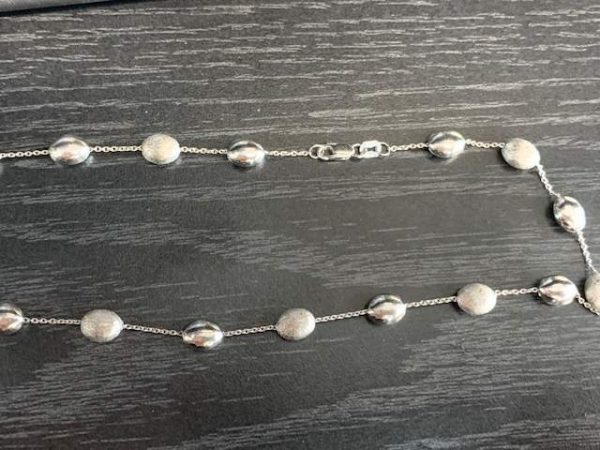14K W/G STATION NECKLACE ALTERNATING BRUSHED/SHINY OVAL BEADING  4.9 DWT