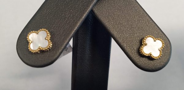 18K YELLOW GOLD VAN CLEEF INSPIRED MOTHER OF PEARL EARRINGS, 9MM, 1.88GM