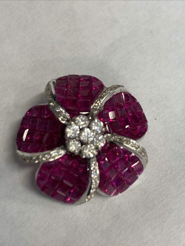 14K W/G, RUBY & DIA FLOWER PENDANT/BROOCH FEATURING 0.54PTS OF RBC DIA & 6.00 CTS OF INVISIBLE SET PRINCESS CUT RUBIES.  4.7 DWT