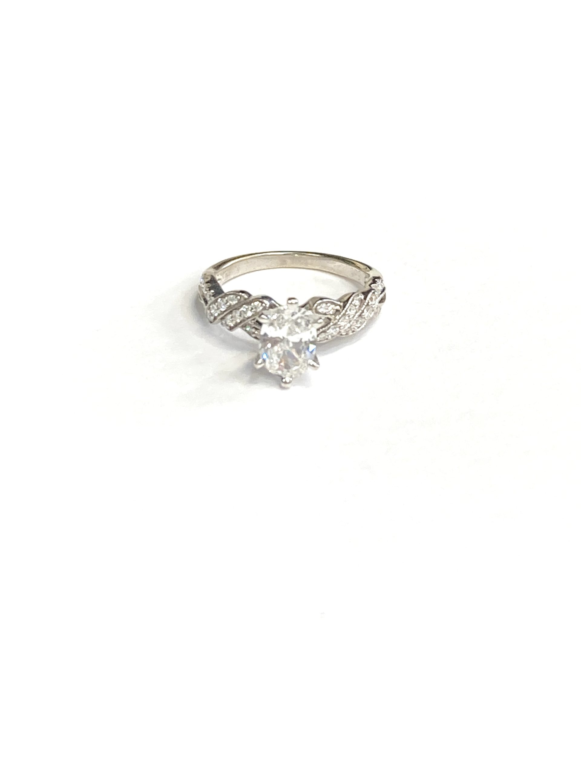 14K WHITE GOLD KNOT TWIST DIAMOND RING