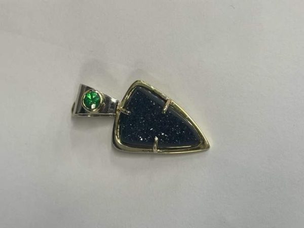 14K 2 TONE SAVORITE AND FOUIZZY PENDANT 5.7DWT