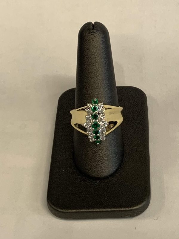 18K Y/G LADIES DIA 1.C & EMERALD 1/2 C RING 7.PWT