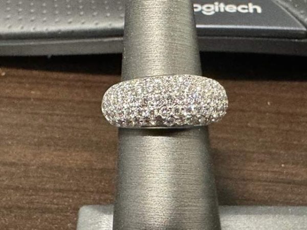 18K W/G LADIES DIAMOND PAVE RING WITH 3.98 CARATS DIAMONDS; COLOR:G, CLARITY:VS. 7.8 DWT.