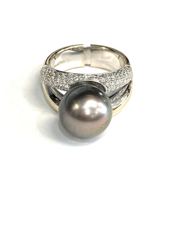14K WHITE GOLD DIAMOND AND PEARL RING