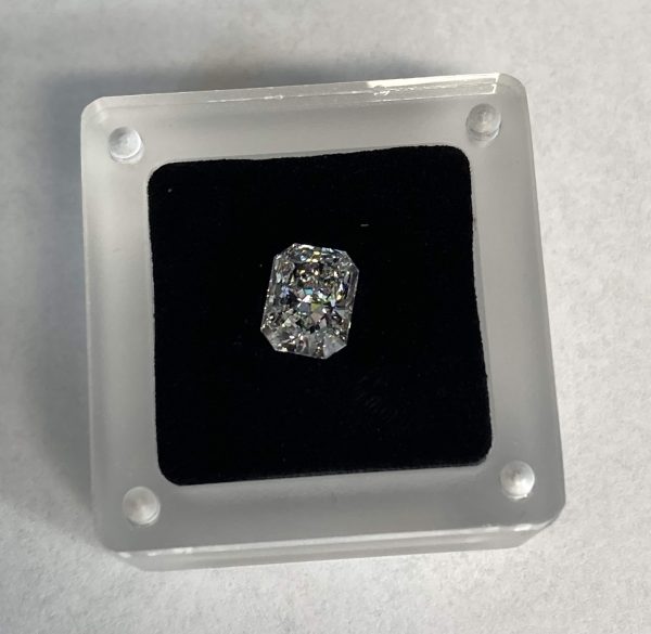 2.01 CTS CUT CORNERED RECTANGULAR MODIFIED BRILLIANT LAB GROWN DIAMOND, F, VS1, IGI# LG611359931, COMES W/ CERT. CARD