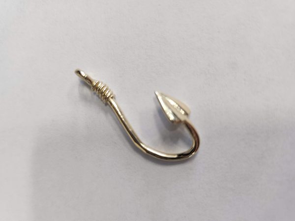 14K YG NAUTICAL HOOK. 1.2DWT