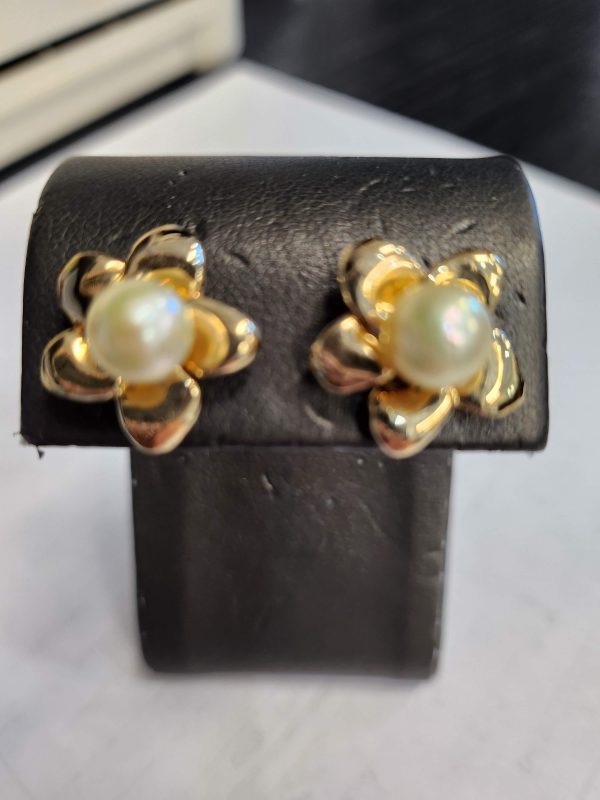 14K YG PLUMERIA FLOWER WITH PEARL EARRINGS. 3.7DWT