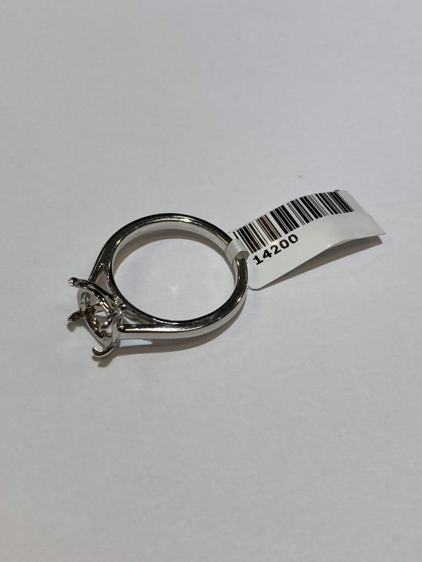 14K W/G SOLITAIRE MOUNTING FOR A 3.00 ROUND BRILLIANT CUT STONE. 2.6 DWT.