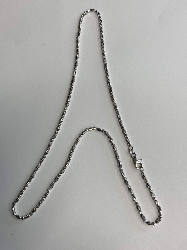 14K WHITE GOLD 18" MEZZALUNA CHAIN. 6.6 GRAMS.