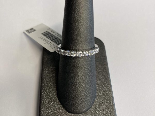 14K WHITE GOLD LAB GROWN DIAMOND BAND CONTAINING 10 ROUND BRILLIANT DIAMONDS WEIGHING APPROX 0.60 CT, 1.6 DWT, COLOR: E-F, CLARITY: VS, SIZE 7, IGI# 33J719512405, COMES W/ CERT CARD