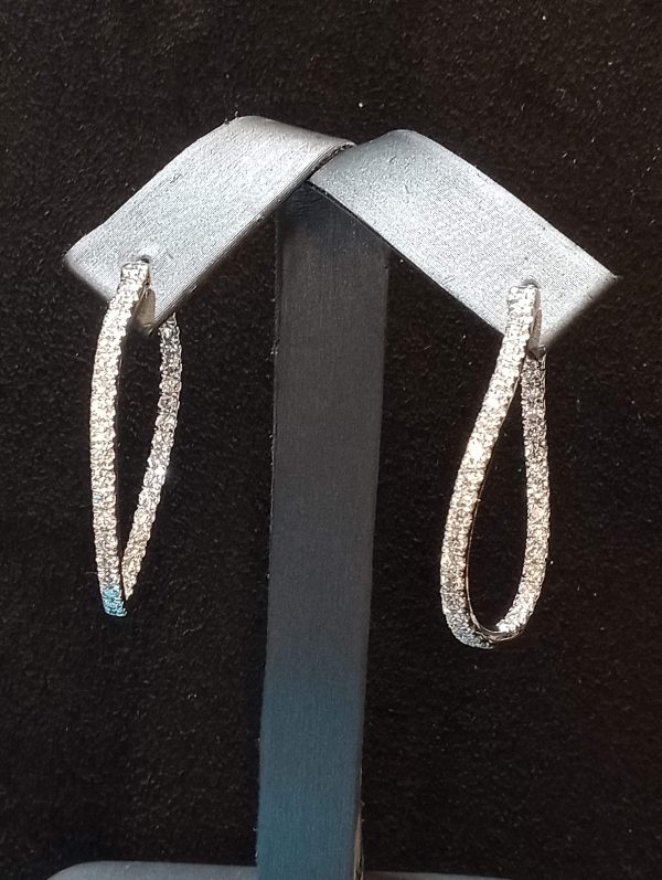 14K WHITE GOLD CURVED HOOP EARRINGS CONTAINING 72 LAB GROWN ROUND BRILLANT DIAMONDS. 2.00 CTS, COLOR: F-G, CLARITY: VS, 4.6 DWT. IGI# 32J659722405 COMES W/ CERT CARD.