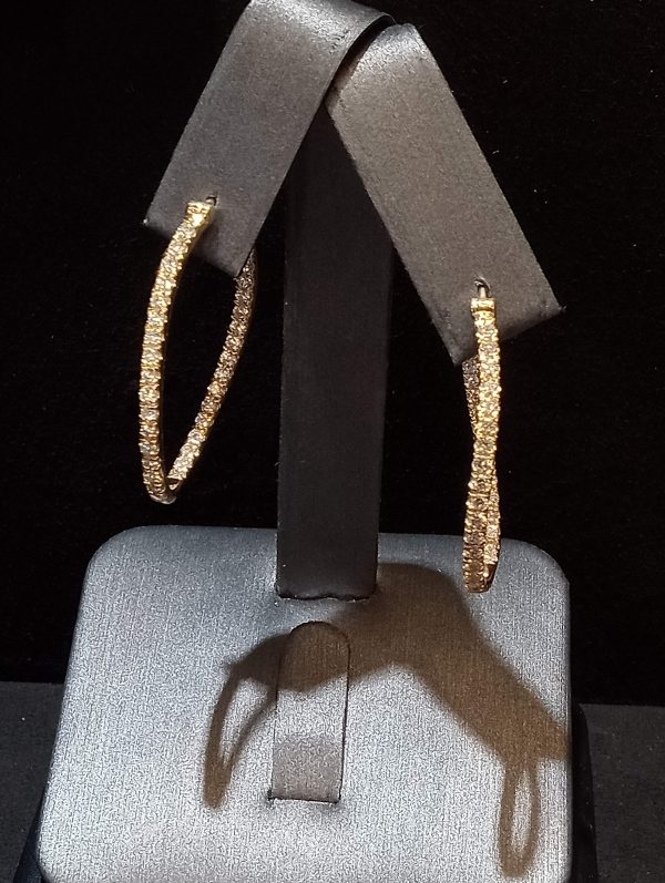 14K YELLOW GOLD CURVED HOOP EARRINGS CONTAINING 72 ROUND BRILLIANT LAB GROWN DIAMONDS. 2.00 TCW, COLOR: F-G. CLARITY: VS, 4.8 DWT, IGI# 32J660362405 COMES W/ CERT CARD.