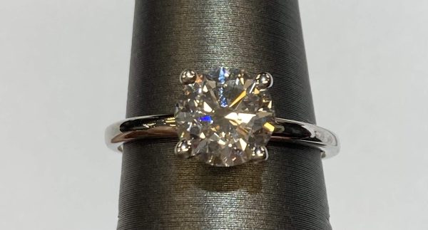 14K WHITE GOLD LAB GROWN ROUND BRILLIANT DIAMOND RING. 1.60 TCW, 1.7 DWT. SIZE 6