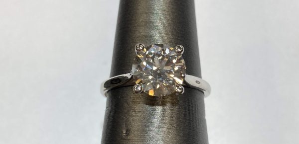 14K WHITE GOLD LAB GROWN ROUND BRILLIANT DIAMOND. 2.00 TCW, 2.0 DWT, SIZE 6.