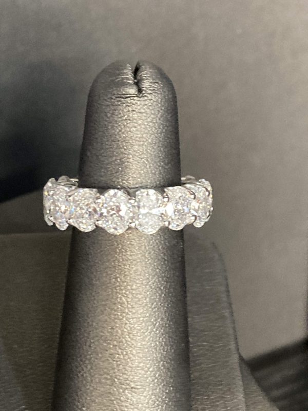 18K WHITE GOLD ETERNITY DIAMOND BAND W/ 16 OVAL DIAMONDS WEIGHING APPROX. 8.21 TCW. D - E, VS1 - VS2, 7.5 DWT, SIZE 7