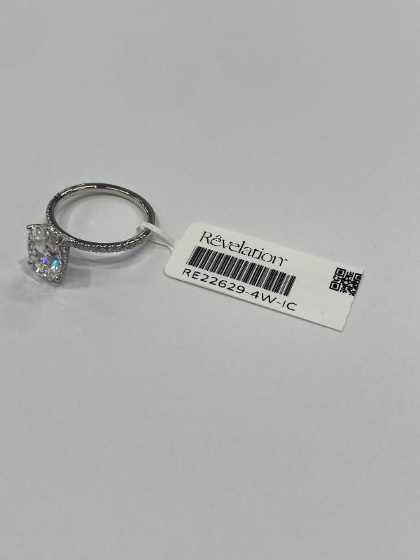 14K WHITE GOLD ENGAGEMENT RING CONTAINING 39 LAB GROWN DIAMONDS FEATURING A HIDDEN HALO, CENTER STONE IS AN OVAL BRILLIANT 3.05 CTS, 3.30 TCW COLOR: E-F CLARITY: VS, 2.2 DWT, IGI# 35J817752405 COMES W/ IGI CERT CARD