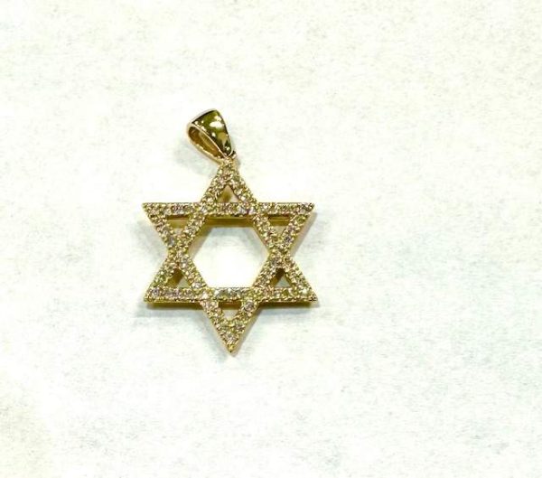 14K YELLOW GOLD DIAMOND STAR OF DAVID FEATURING 66 DIAMONDS/0.50 PTS OF ROUND BRILLIANT CUT PAVE SET DIAMONDS. GOLD WEIGHT: 1.5 DWT/2.46 GRAMS. 3CM WIDTH.
