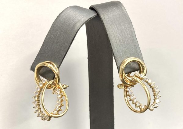 14K YELLOW GOLD MINE GROWN DIAMOND FASHION EARRINGS FEATURING 1.00 CARAT OF ROUND BRILLIANT CUT DIAMONDS. GOLD WEIGHT: 6.1 DWT