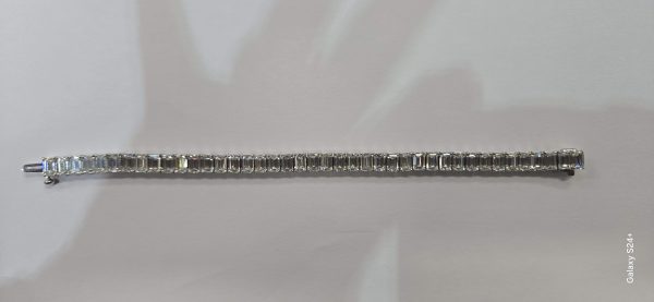 14K WG EMERALD CUT DIAMOND TENNIS BRACELET. FEATURING 41 EMERALD CUT DIAMONDS WEIGHING 20.78CTS
