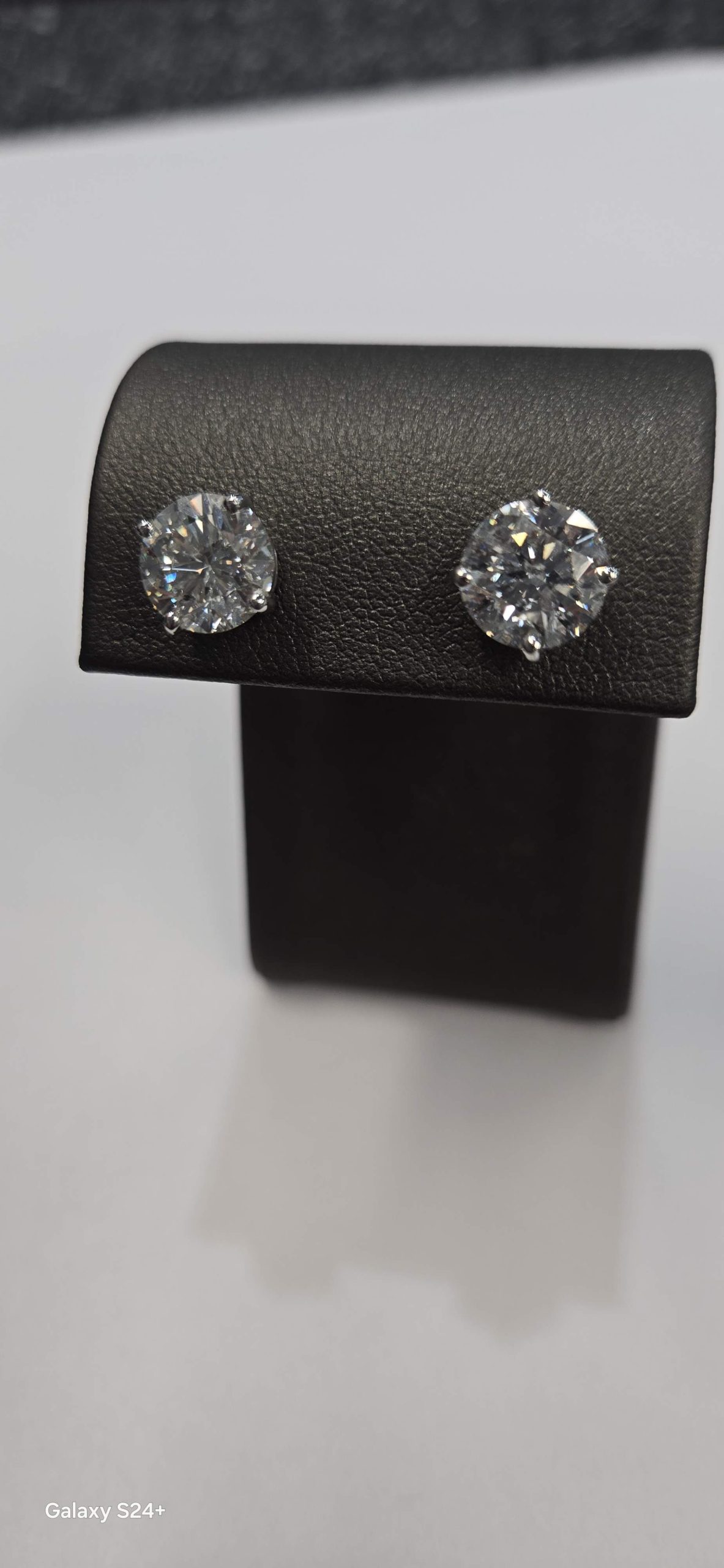 14K WG PAIR OF DIAMOND STUD EARRINGS. TWO 5.08CT F-COLOR, SI3-CLARITY. TOTAL CT WEIGHT 10.16