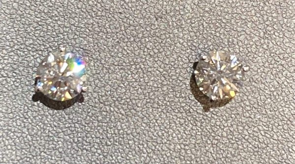 14K W/G MINE GROWN ROUND BRILLIANT CUT DIAMOND STUDS WEIGHING 3.02 CTS SET IN MARTINI STYLE SETTINGS. COLOR:J-K, CLARITY:SI2.
