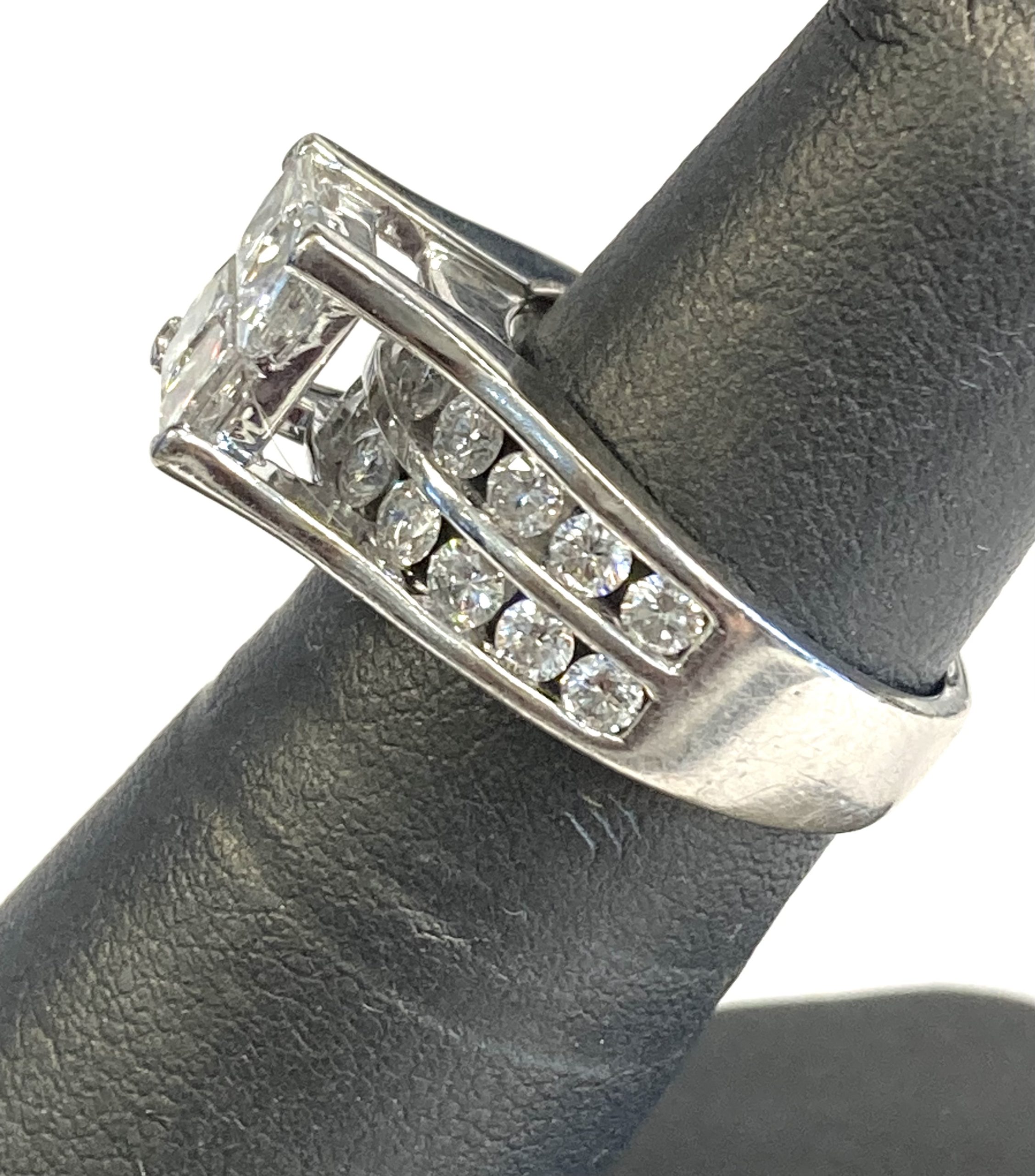 ENGAGEMENT RING - Image 9