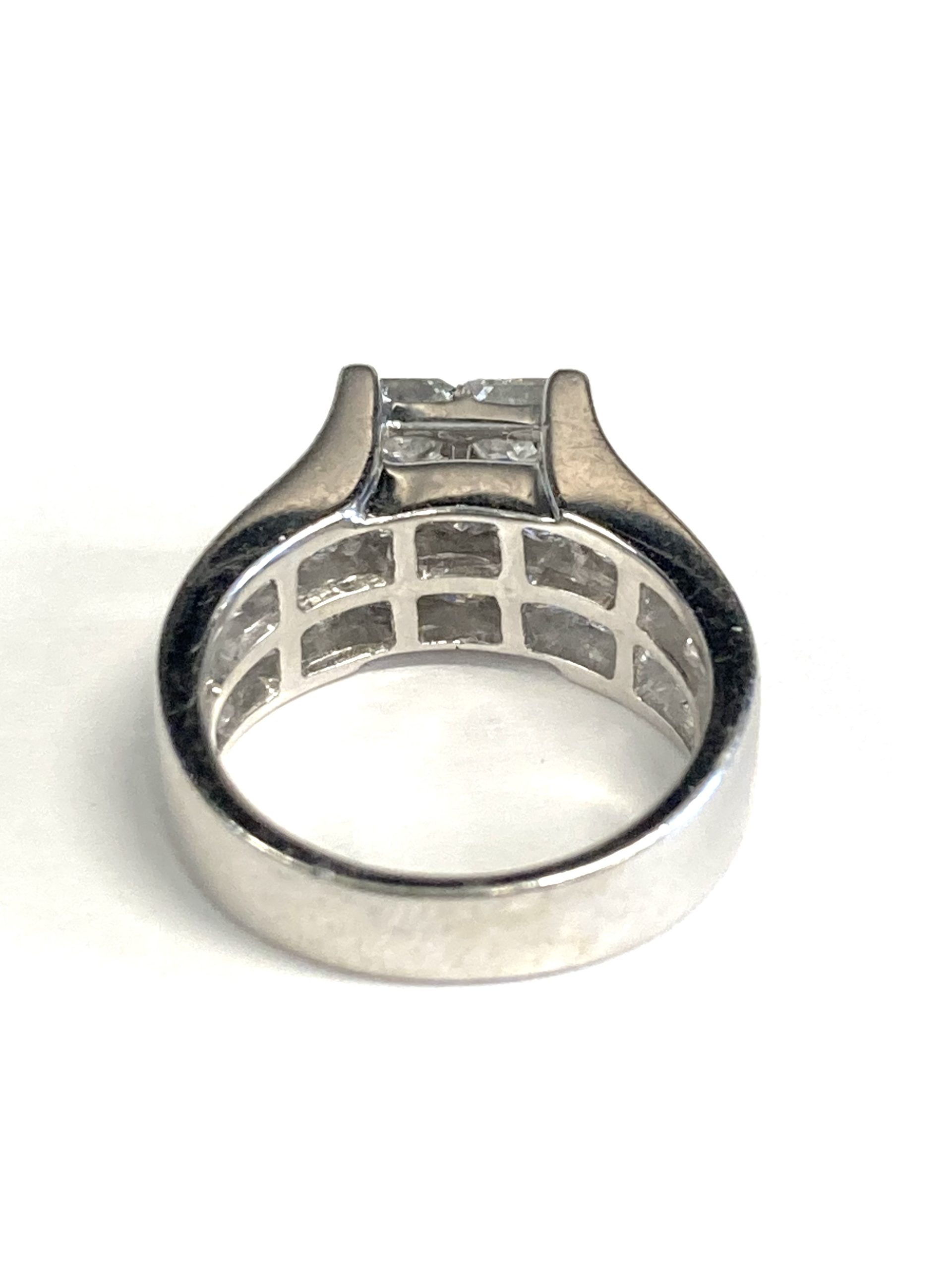 ENGAGEMENT RING - Image 4