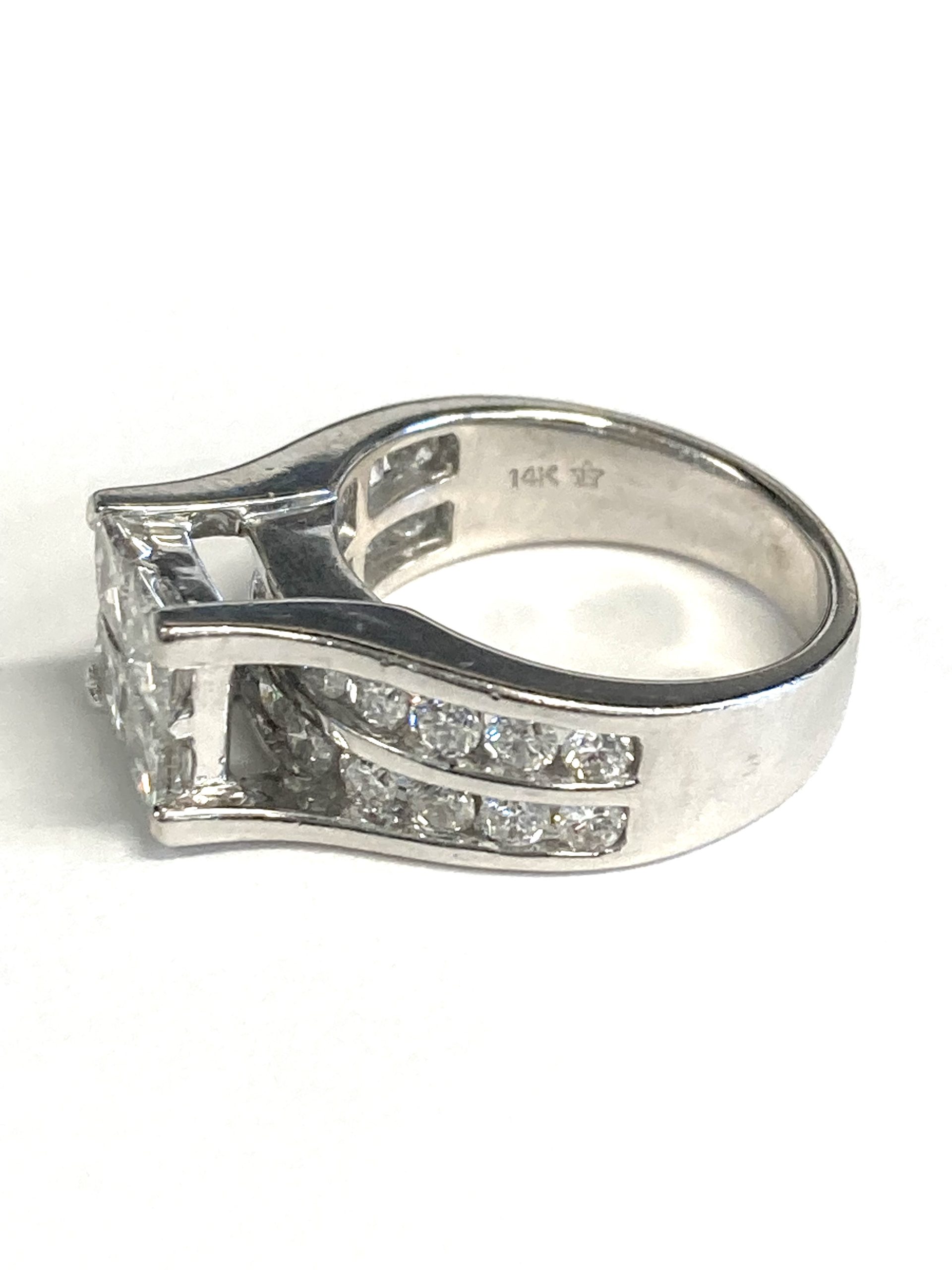 ENGAGEMENT RING - Image 2