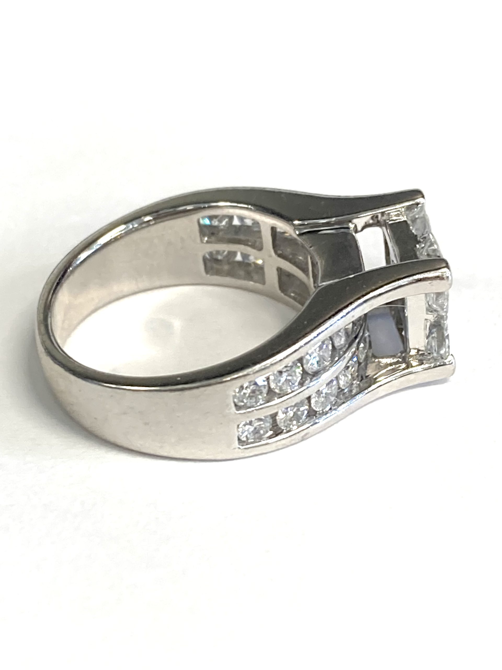 ENGAGEMENT RING - Image 3