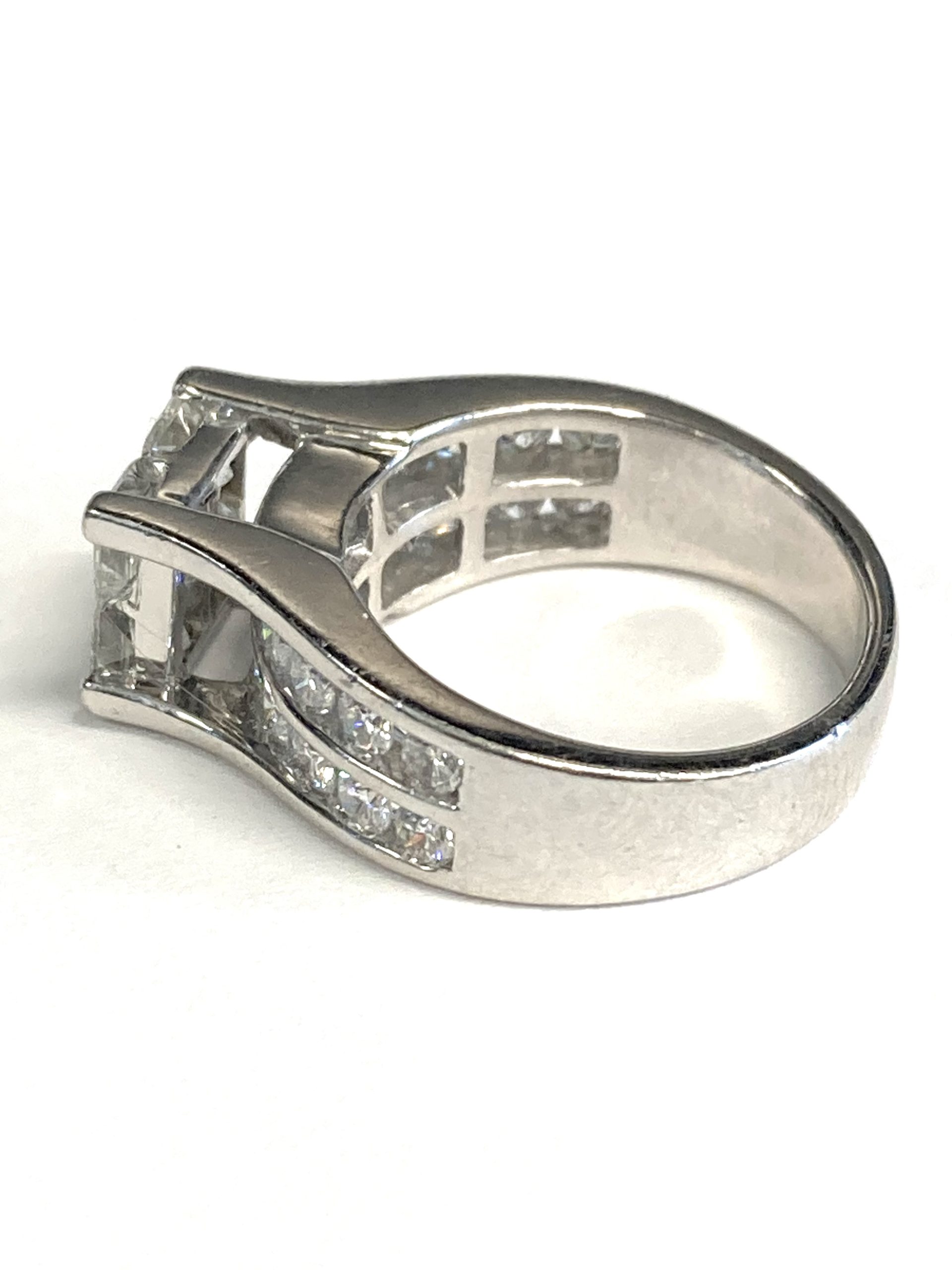ENGAGEMENT RING - Image 5