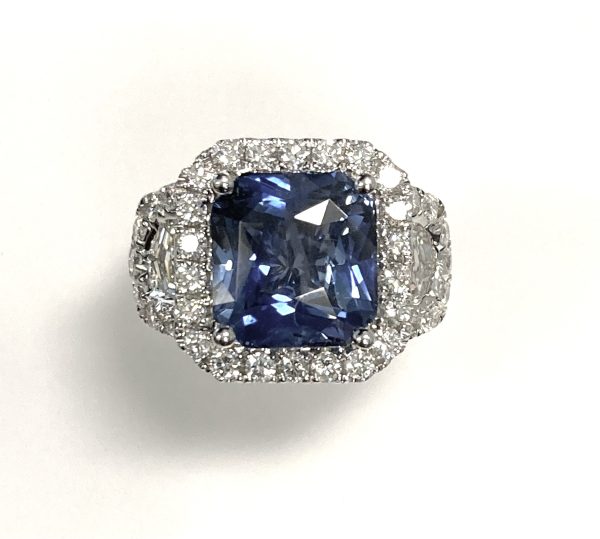 SAPPHIRE AND DIAMOND RING