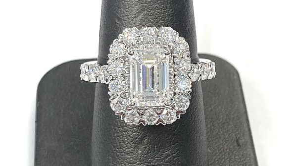 EMERALD CENTER ENGAGMENT RING