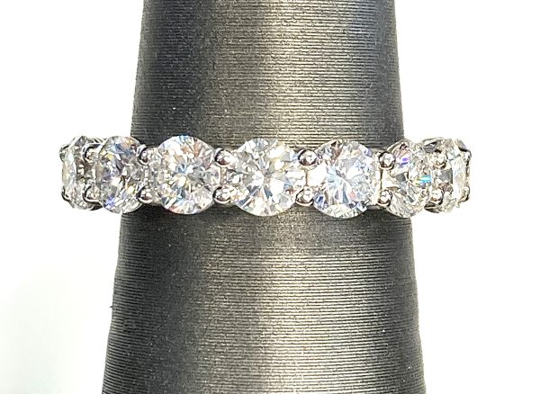 ROUND CUT DIAMOND ETERNITY BAND